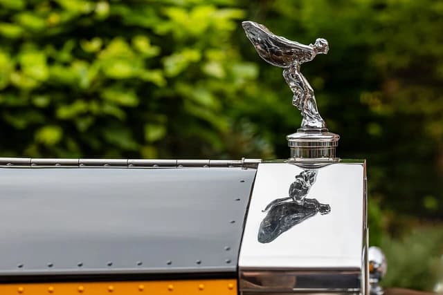 Spirit of Ecstasy mascot on the hood of a Rolls-Royce Phantom II.