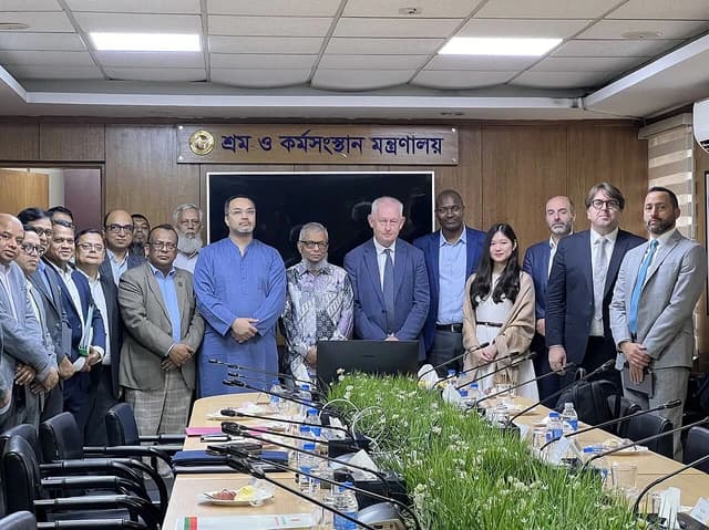 Ariful Haque Chowdhury meeting with ITUC and IOE delegation in a conference room.