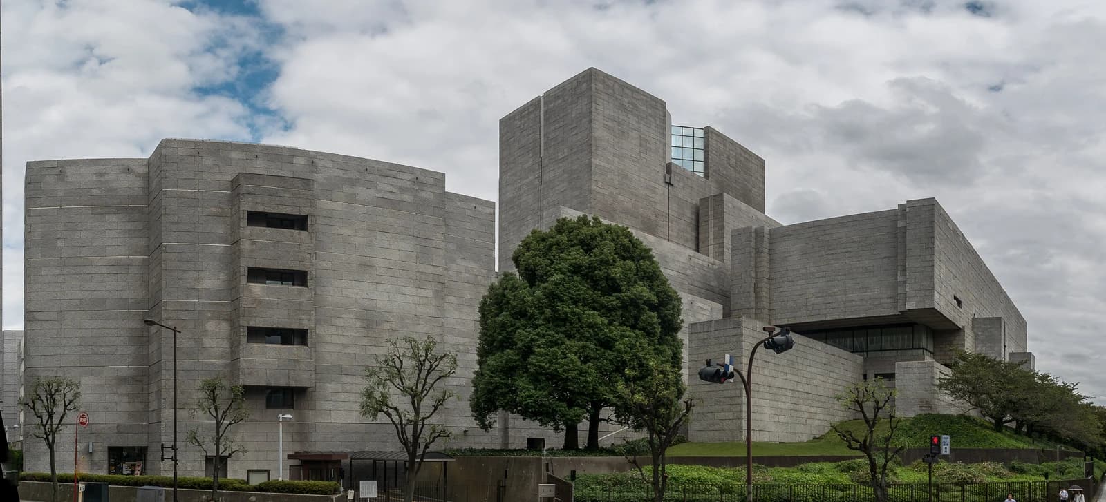 Exterior of the Supreme Court of Japan building under a cloudy sky.