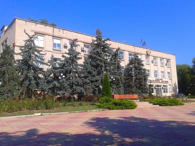 Executive Committee building in Gagauzia with a flag and coat of arms on its facade.