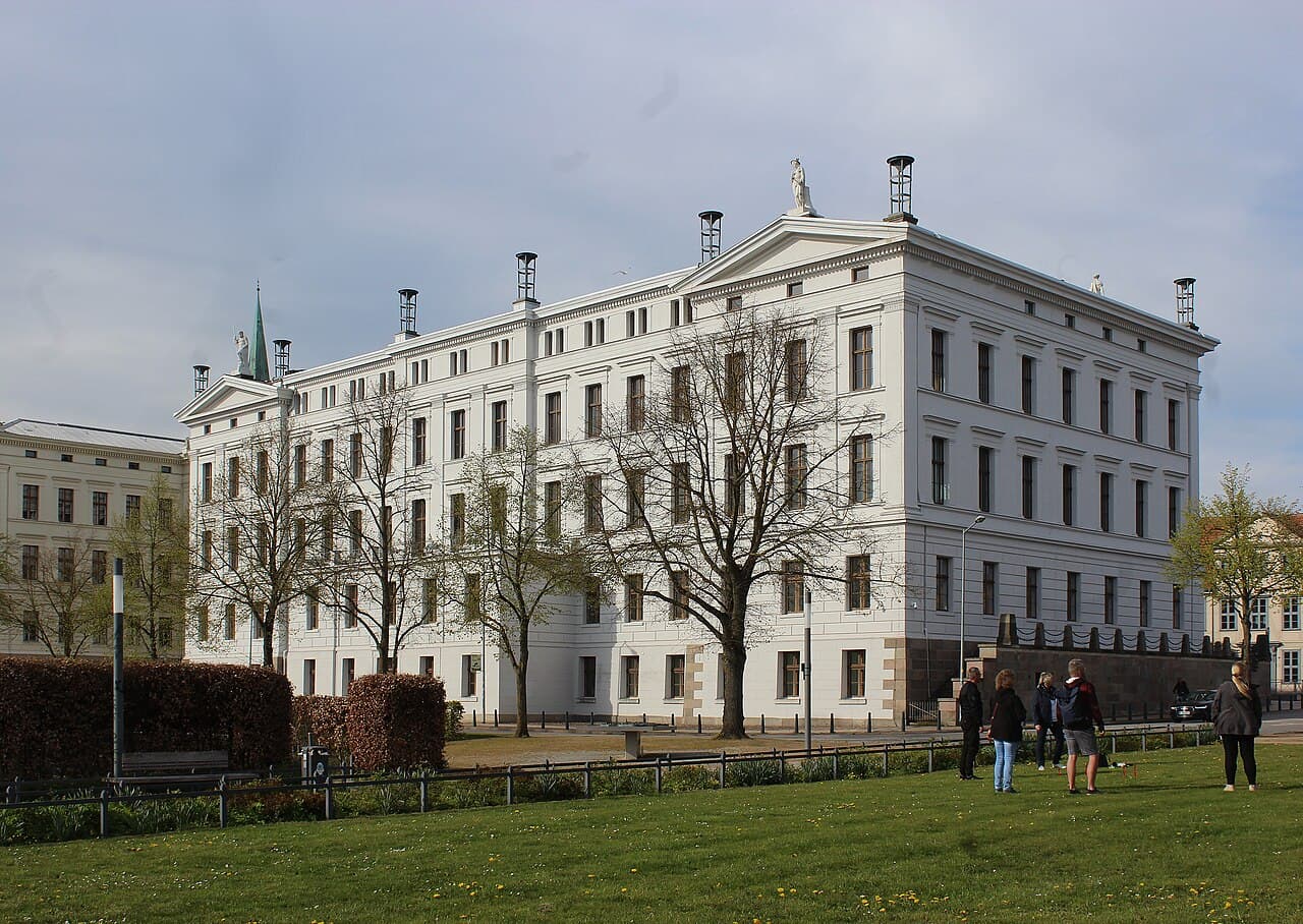 Staatskanzlei building in Schwerin, Mecklenburg-Western Pomerania, with a green lawn and trees.
